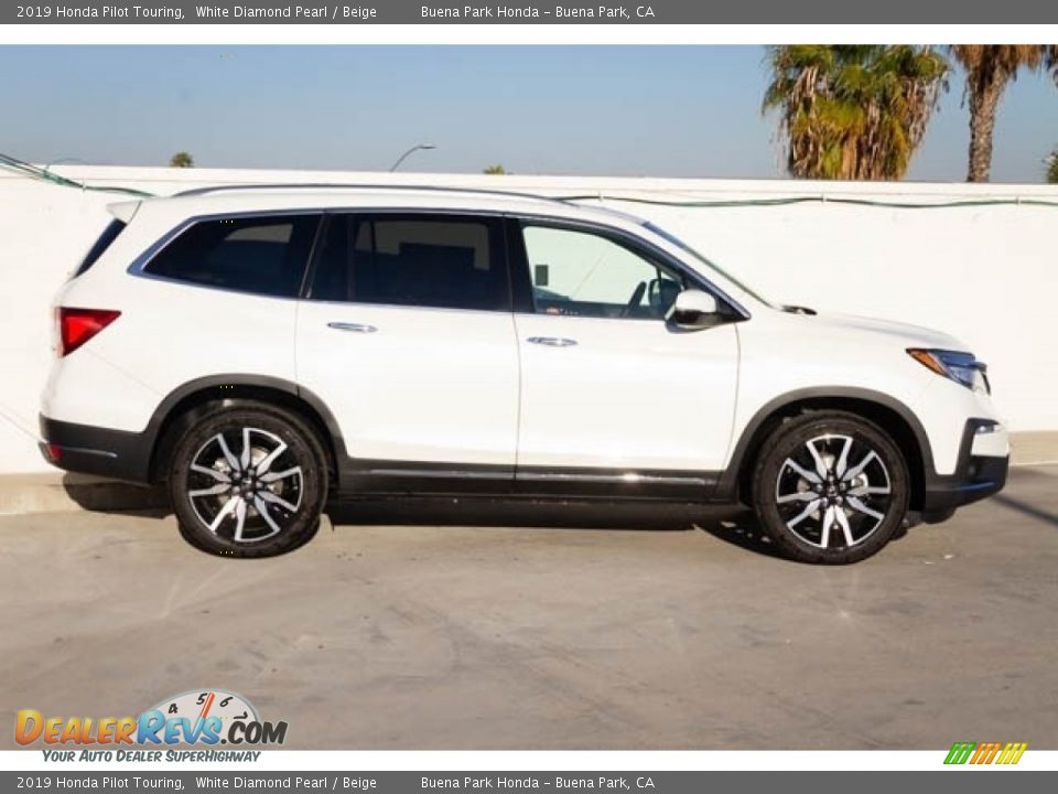 2019 Honda Pilot Touring White Diamond Pearl / Beige Photo #9