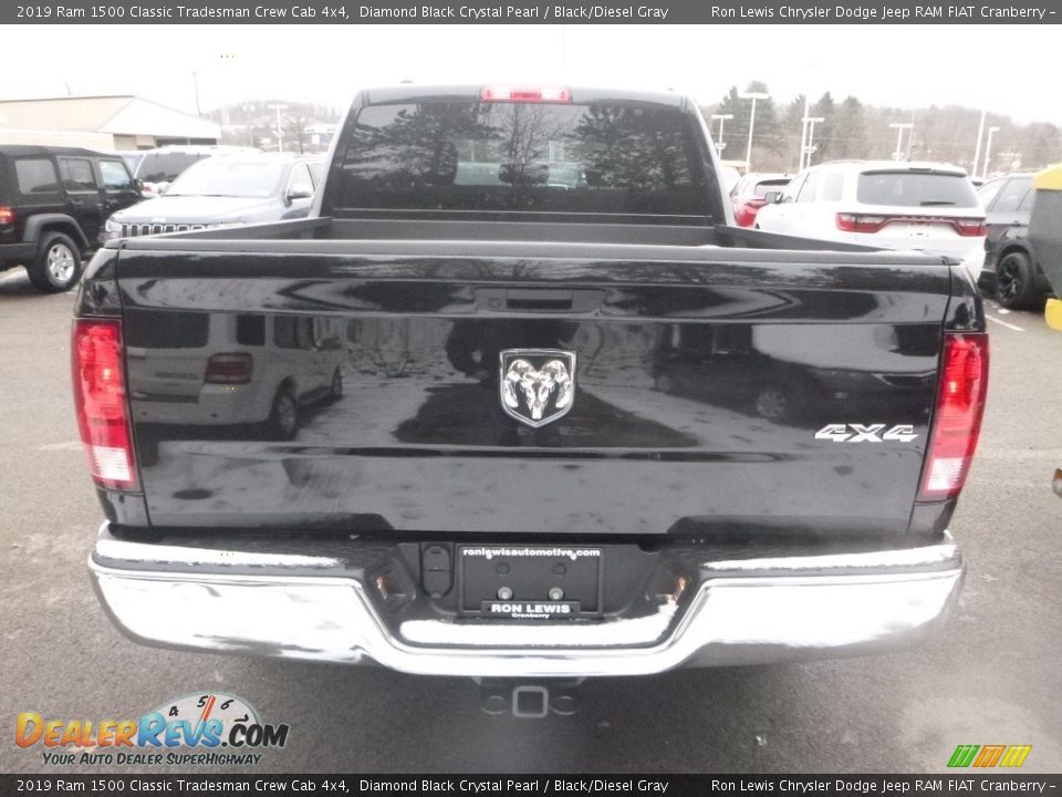 2019 Ram 1500 Classic Tradesman Crew Cab 4x4 Diamond Black Crystal Pearl / Black/Diesel Gray Photo #4