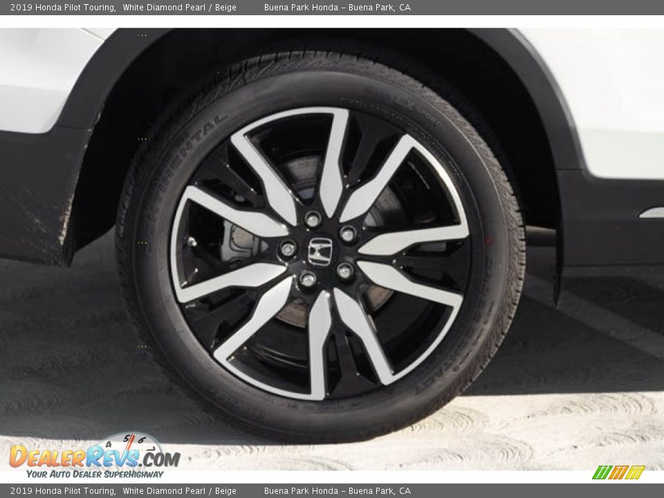 2019 Honda Pilot Touring White Diamond Pearl / Beige Photo #11