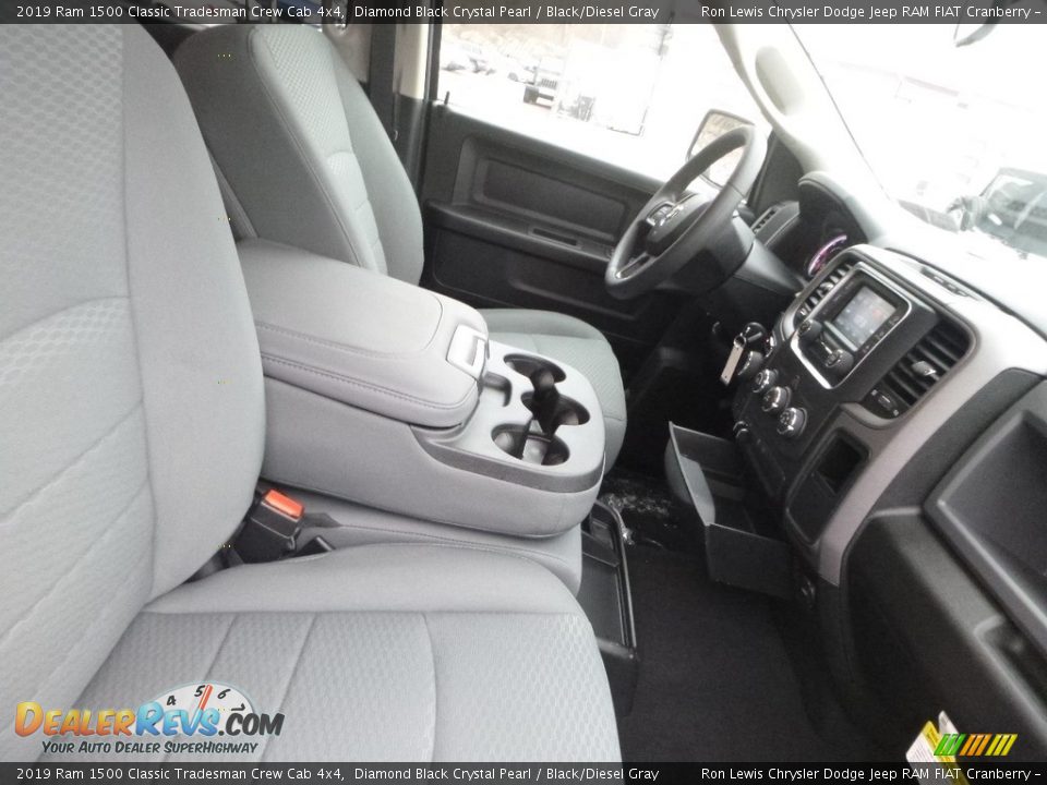 2019 Ram 1500 Classic Tradesman Crew Cab 4x4 Diamond Black Crystal Pearl / Black/Diesel Gray Photo #8