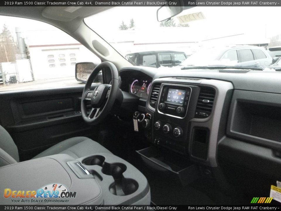 2019 Ram 1500 Classic Tradesman Crew Cab 4x4 Diamond Black Crystal Pearl / Black/Diesel Gray Photo #9