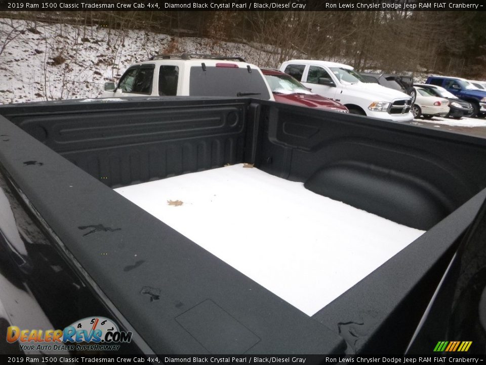 2019 Ram 1500 Classic Tradesman Crew Cab 4x4 Diamond Black Crystal Pearl / Black/Diesel Gray Photo #10