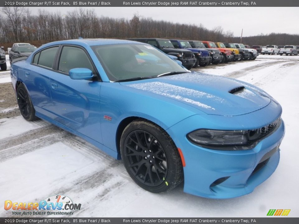 Front 3/4 View of 2019 Dodge Charger R/T Scat Pack Photo #8