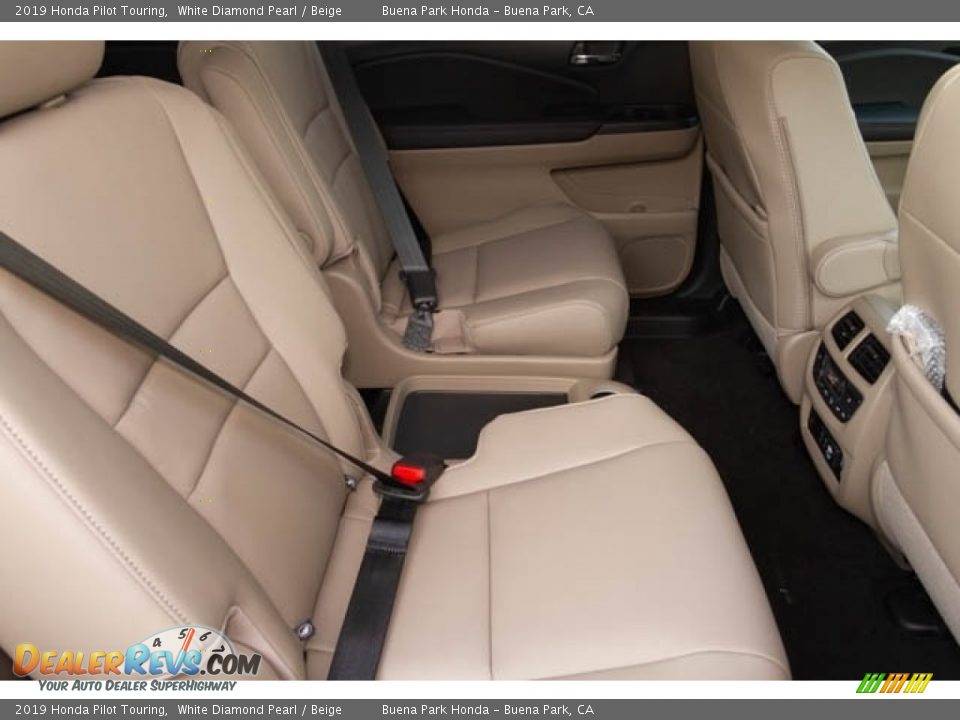 2019 Honda Pilot Touring White Diamond Pearl / Beige Photo #32