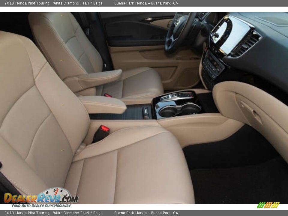 2019 Honda Pilot Touring White Diamond Pearl / Beige Photo #34