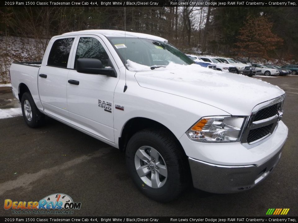 2019 Ram 1500 Classic Tradesman Crew Cab 4x4 Bright White / Black/Diesel Gray Photo #8