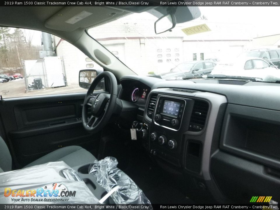 2019 Ram 1500 Classic Tradesman Crew Cab 4x4 Bright White / Black/Diesel Gray Photo #11