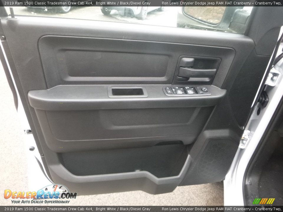 2019 Ram 1500 Classic Tradesman Crew Cab 4x4 Bright White / Black/Diesel Gray Photo #14