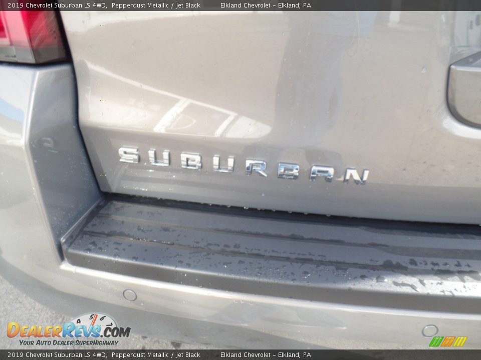 2019 Chevrolet Suburban LS 4WD Pepperdust Metallic / Jet Black Photo #10
