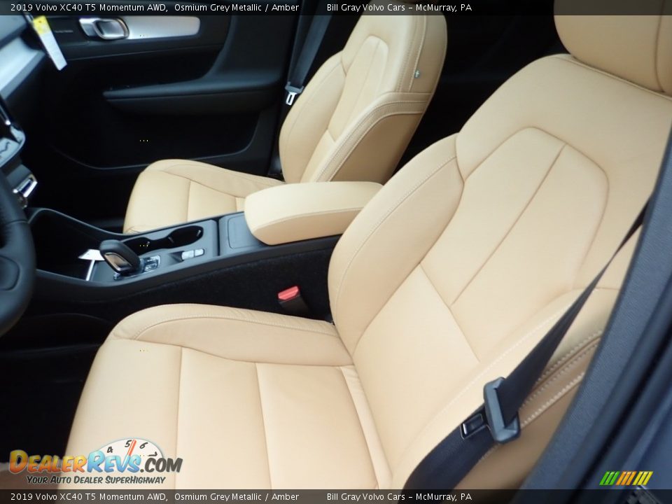 Front Seat of 2019 Volvo XC40 T5 Momentum AWD Photo #7