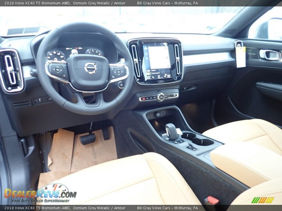Front Seat of 2019 Volvo XC40 T5 Momentum AWD Photo #9