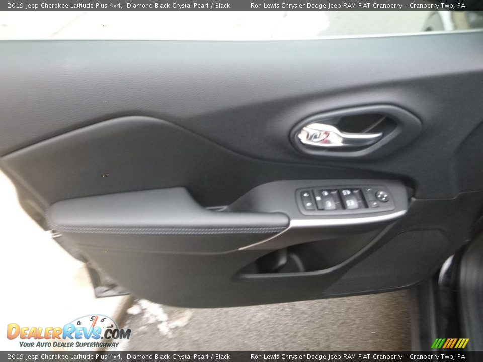 2019 Jeep Cherokee Latitude Plus 4x4 Diamond Black Crystal Pearl / Black Photo #14