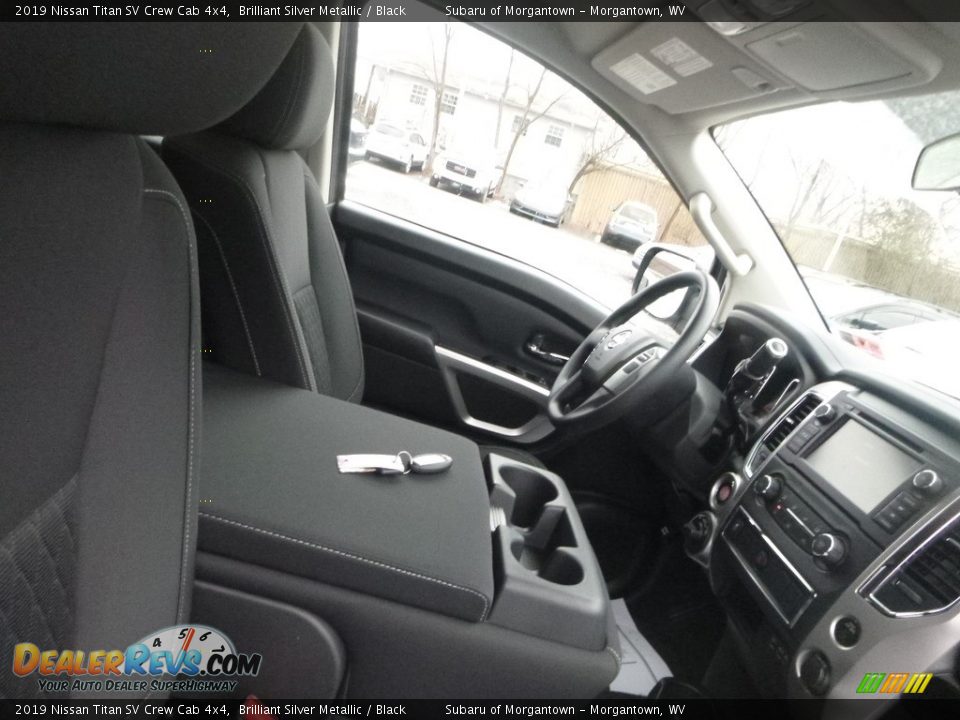 2019 Nissan Titan SV Crew Cab 4x4 Brilliant Silver Metallic / Black Photo #4