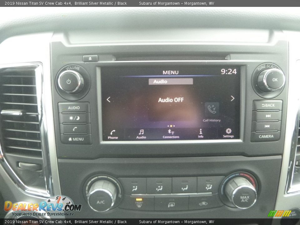 2019 Nissan Titan SV Crew Cab 4x4 Brilliant Silver Metallic / Black Photo #17