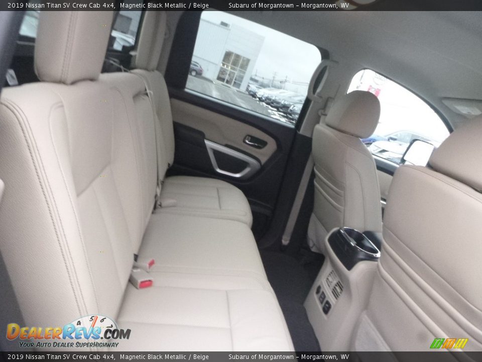 2019 Nissan Titan SV Crew Cab 4x4 Magnetic Black Metallic / Beige Photo #12