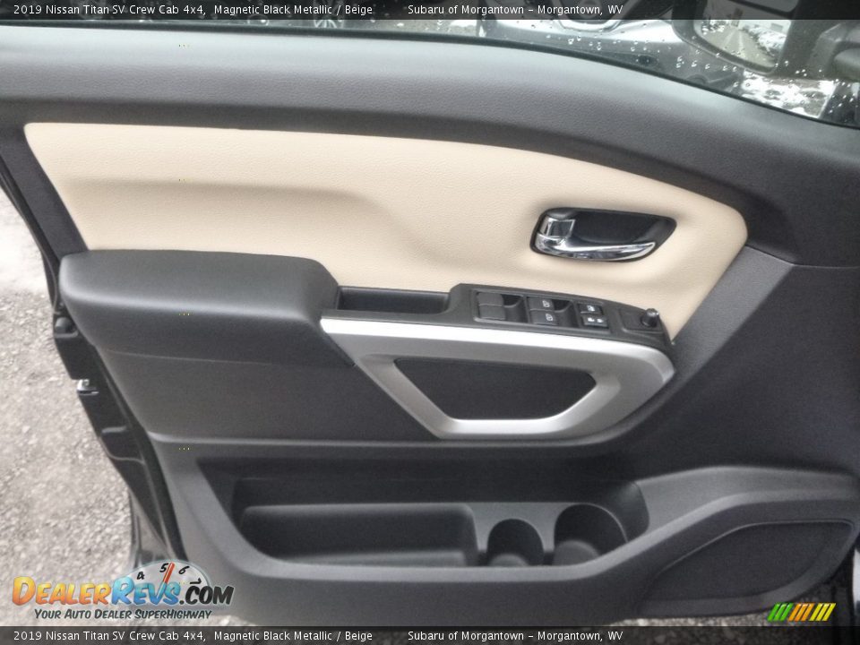 2019 Nissan Titan SV Crew Cab 4x4 Magnetic Black Metallic / Beige Photo #14