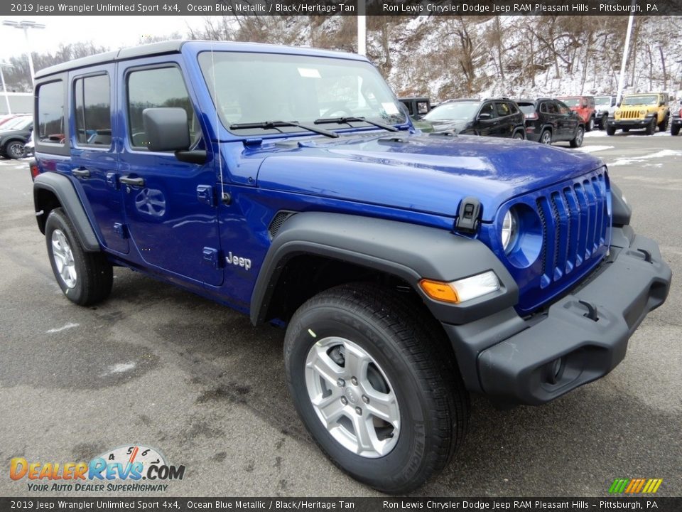 Front 3/4 View of 2019 Jeep Wrangler Unlimited Sport 4x4 Photo #8