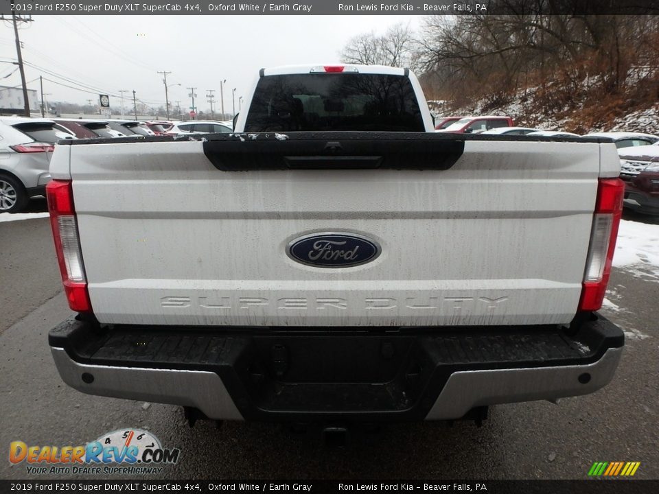 2019 Ford F250 Super Duty XLT SuperCab 4x4 Oxford White / Earth Gray Photo #3