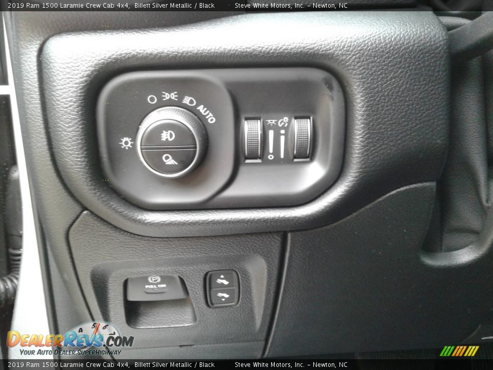 2019 Ram 1500 Laramie Crew Cab 4x4 Billett Silver Metallic / Black Photo #17