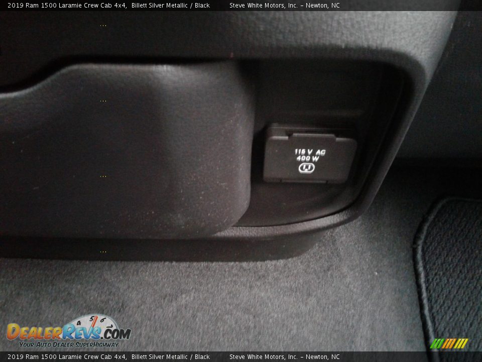 2019 Ram 1500 Laramie Crew Cab 4x4 Billett Silver Metallic / Black Photo #32