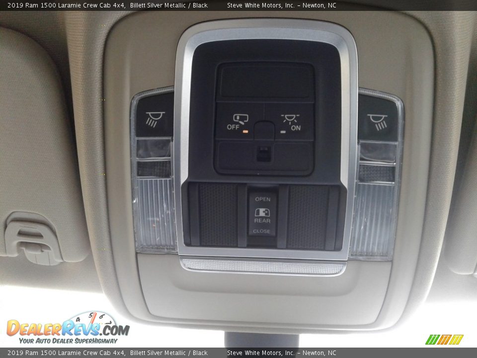 2019 Ram 1500 Laramie Crew Cab 4x4 Billett Silver Metallic / Black Photo #33
