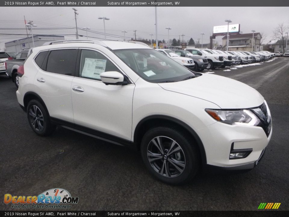 2019 Nissan Rogue SV AWD Pearl White / Charcoal Photo #1