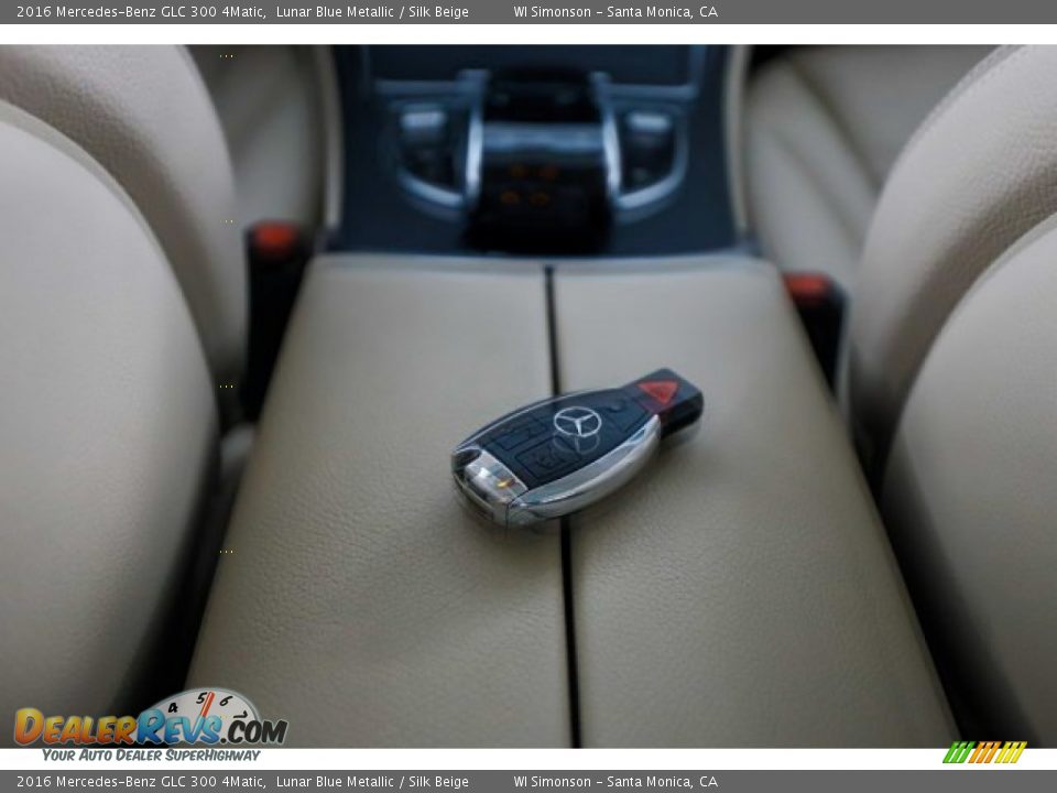 2016 Mercedes-Benz GLC 300 4Matic Lunar Blue Metallic / Silk Beige Photo #28