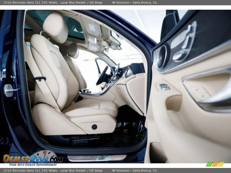 2016 Mercedes-Benz GLC 300 4Matic Lunar Blue Metallic / Silk Beige Photo #30