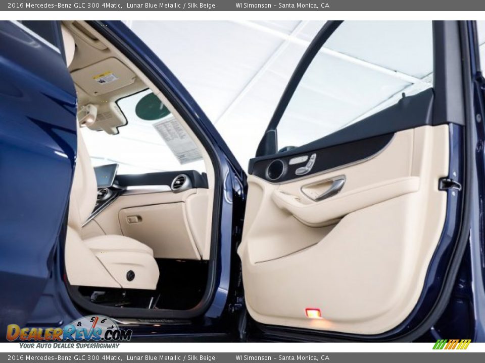 2016 Mercedes-Benz GLC 300 4Matic Lunar Blue Metallic / Silk Beige Photo #32