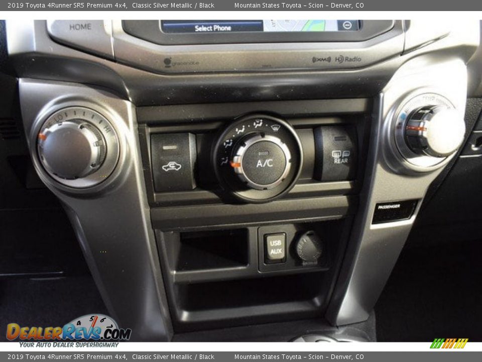 2019 Toyota 4Runner SR5 Premium 4x4 Classic Silver Metallic / Black Photo #30