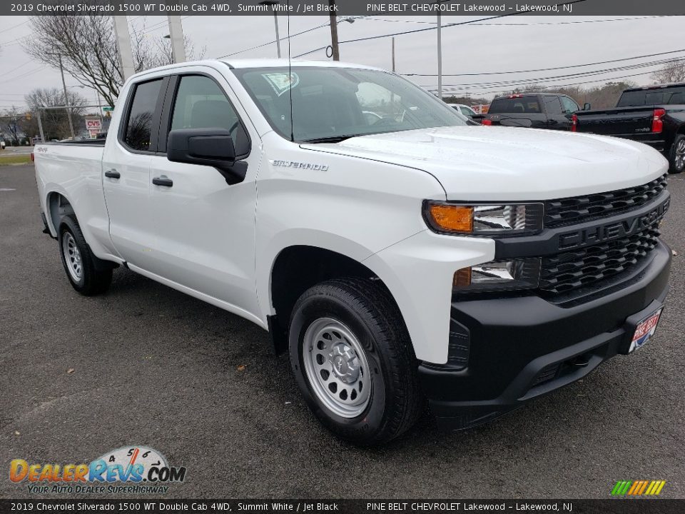 Front 3/4 View of 2019 Chevrolet Silverado 1500 WT Double Cab 4WD Photo #1