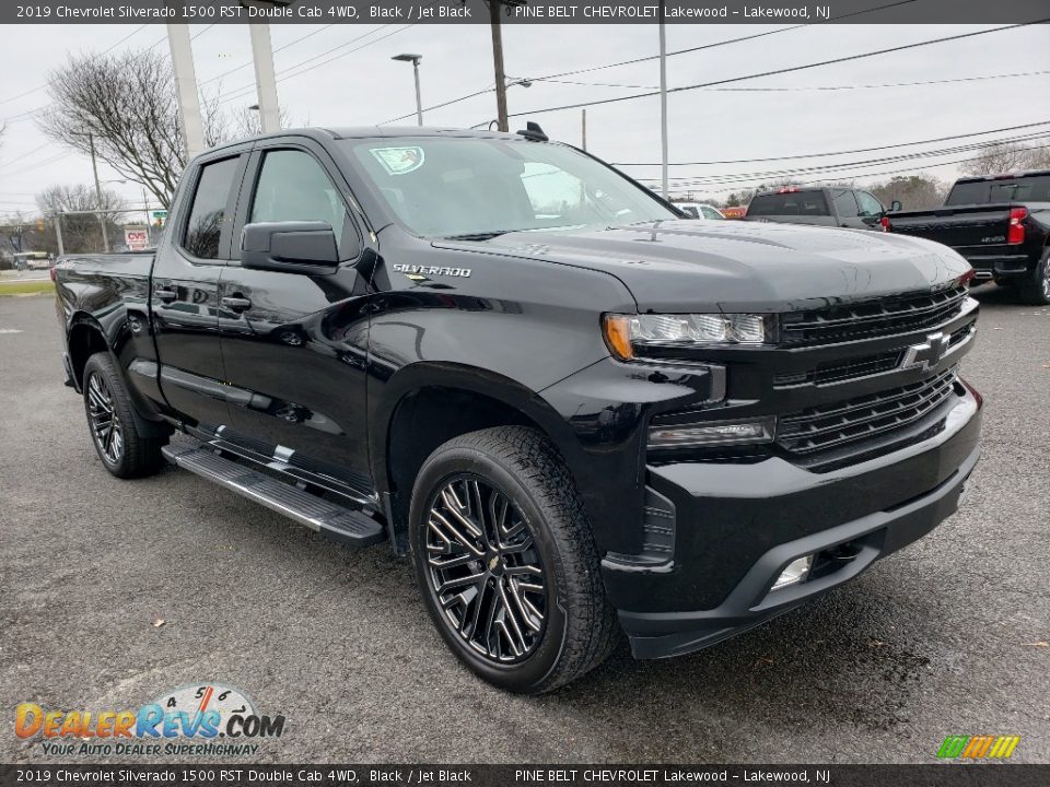 Front 3/4 View of 2019 Chevrolet Silverado 1500 RST Double Cab 4WD Photo #1