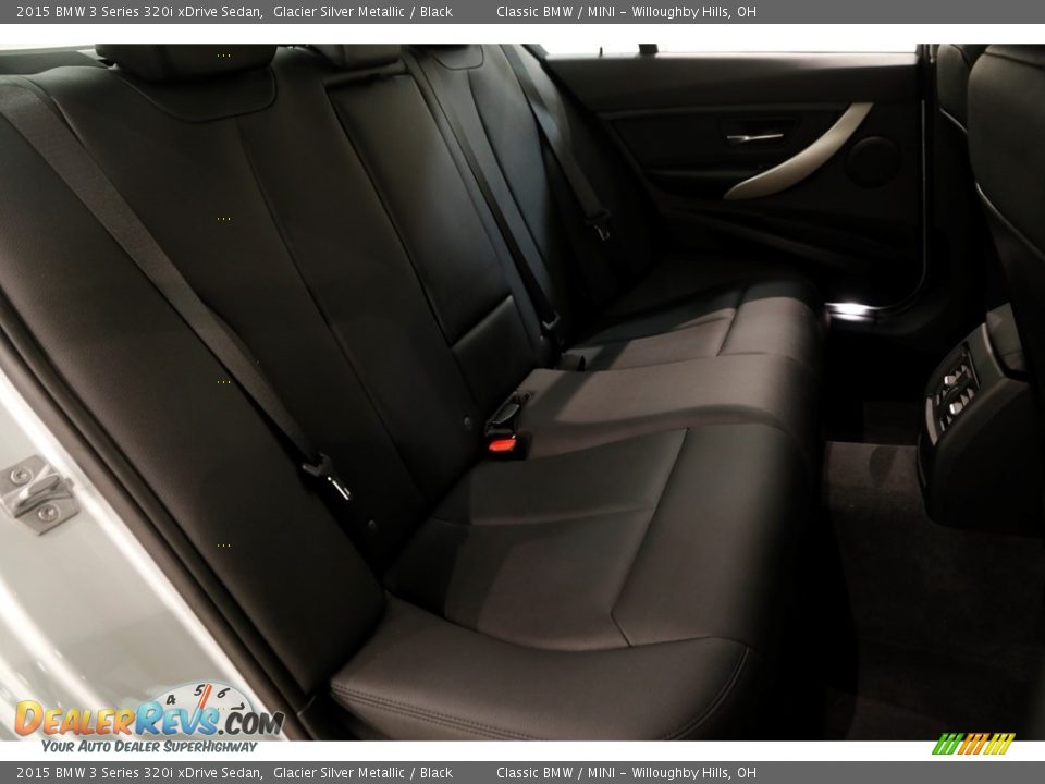 2015 BMW 3 Series 320i xDrive Sedan Glacier Silver Metallic / Black Photo #17