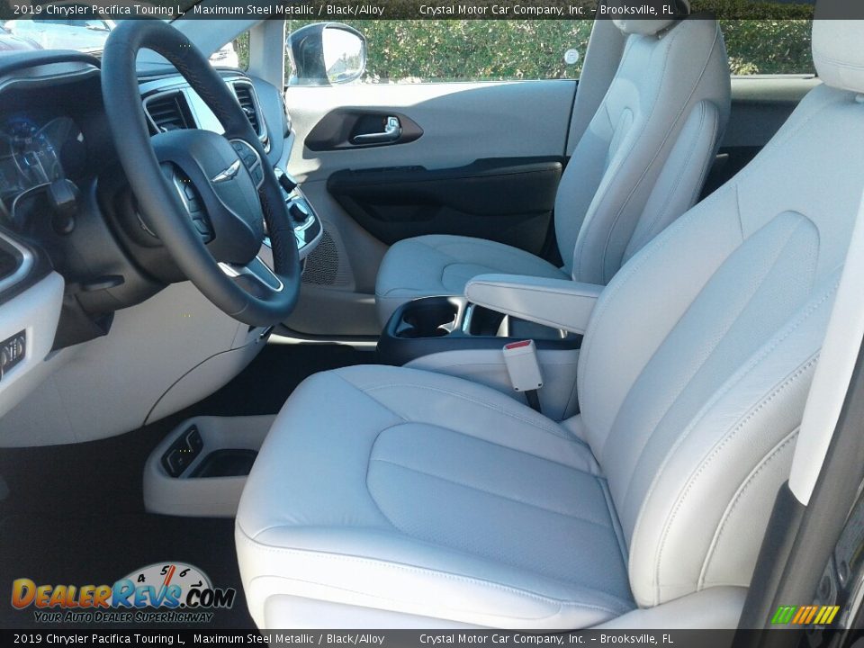 Front Seat of 2019 Chrysler Pacifica Touring L Photo #9