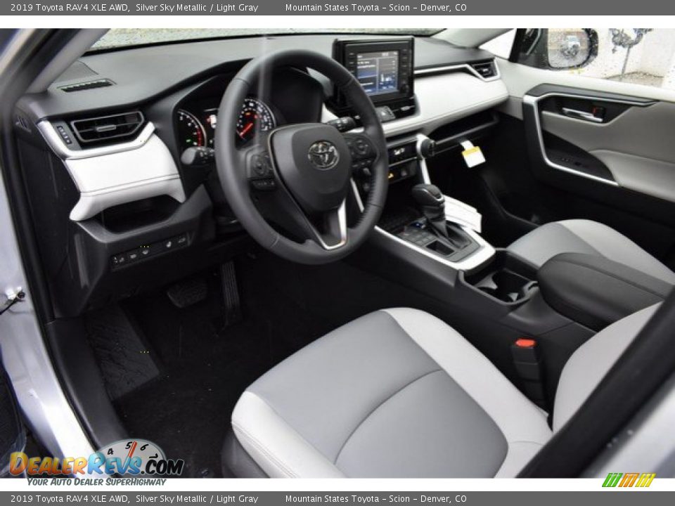 Light Gray Interior - 2019 Toyota RAV4 XLE AWD Photo #5