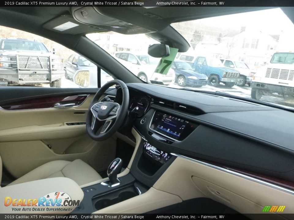2019 Cadillac XT5 Premium Luxury AWD Crystal White Tricoat / Sahara Beige Photo #10