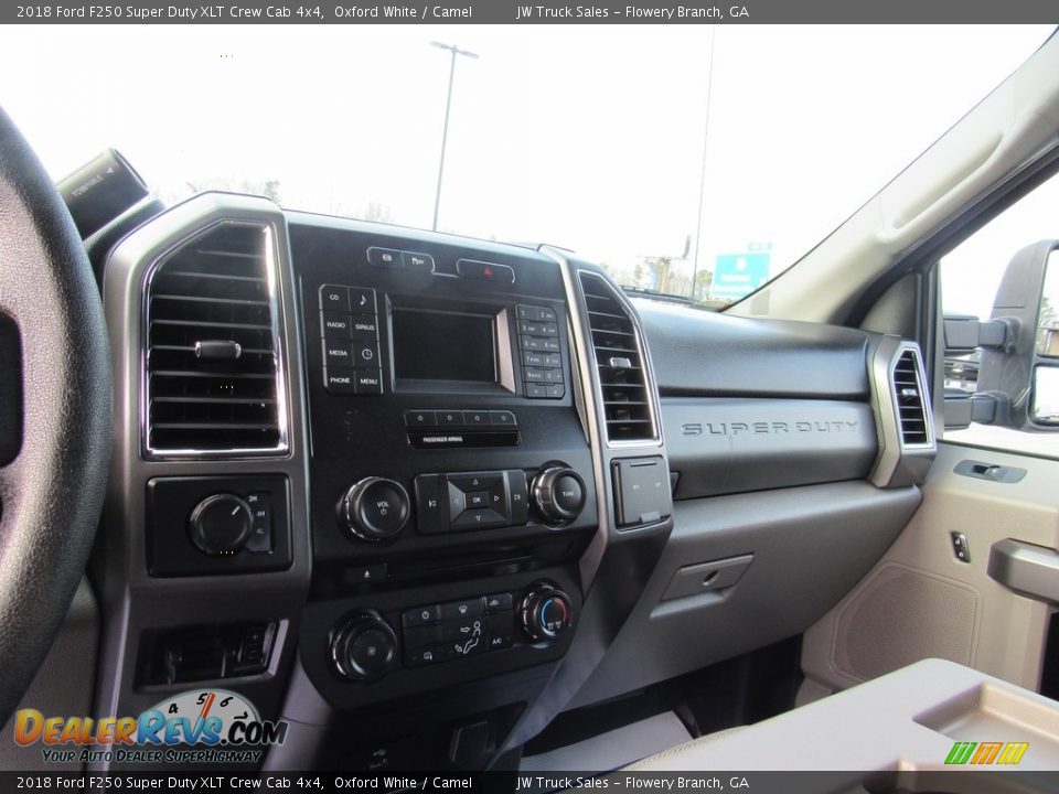 2018 Ford F250 Super Duty XLT Crew Cab 4x4 Oxford White / Camel Photo #20