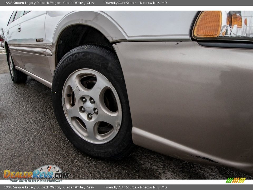 1998 Subaru Legacy Outback Wagon Glacier White / Gray Photo #2