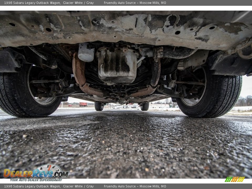 1998 Subaru Legacy Outback Wagon Glacier White / Gray Photo #10