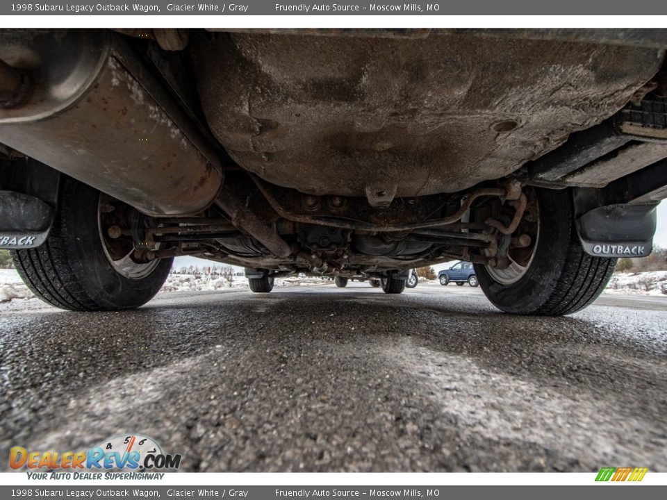 1998 Subaru Legacy Outback Wagon Glacier White / Gray Photo #13