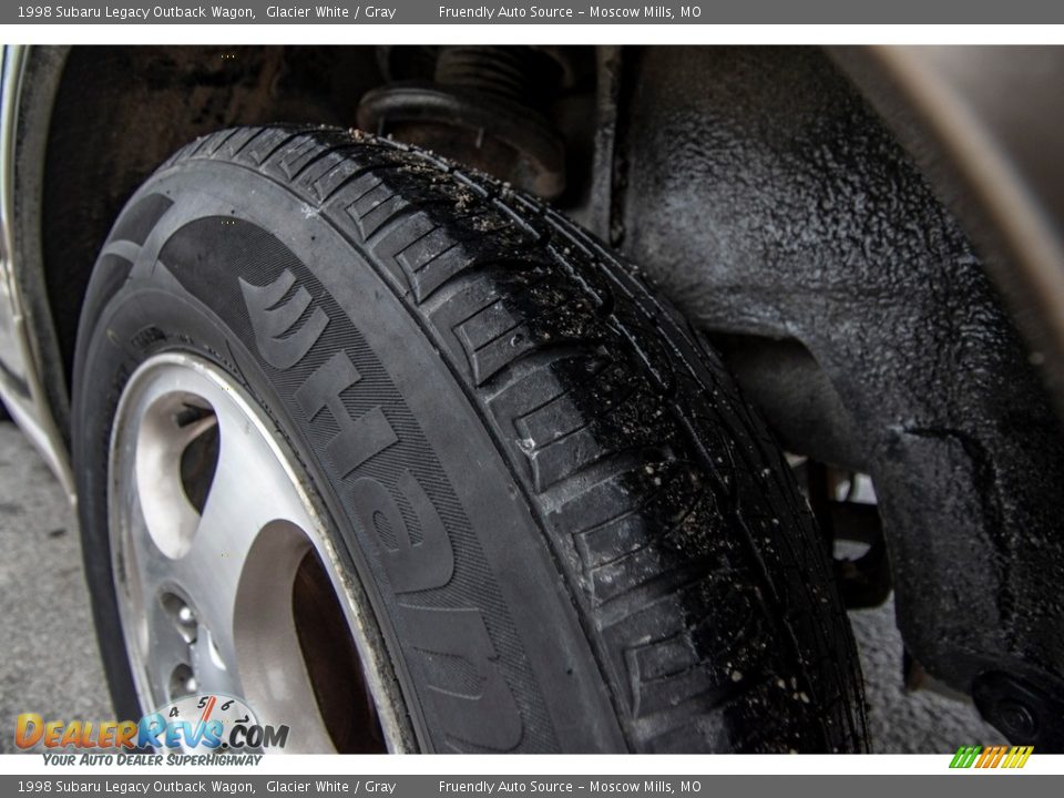 1998 Subaru Legacy Outback Wagon Glacier White / Gray Photo #14