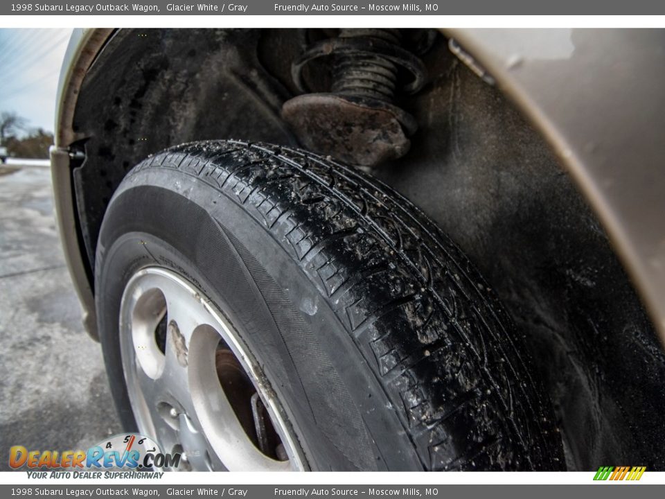 1998 Subaru Legacy Outback Wagon Glacier White / Gray Photo #15