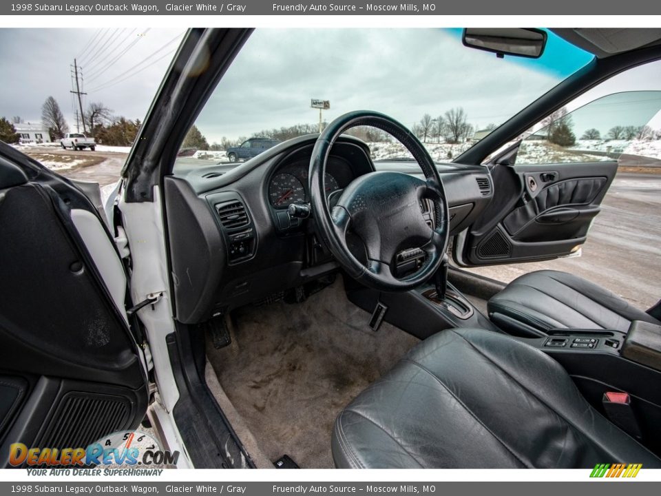 1998 Subaru Legacy Outback Wagon Glacier White / Gray Photo #19