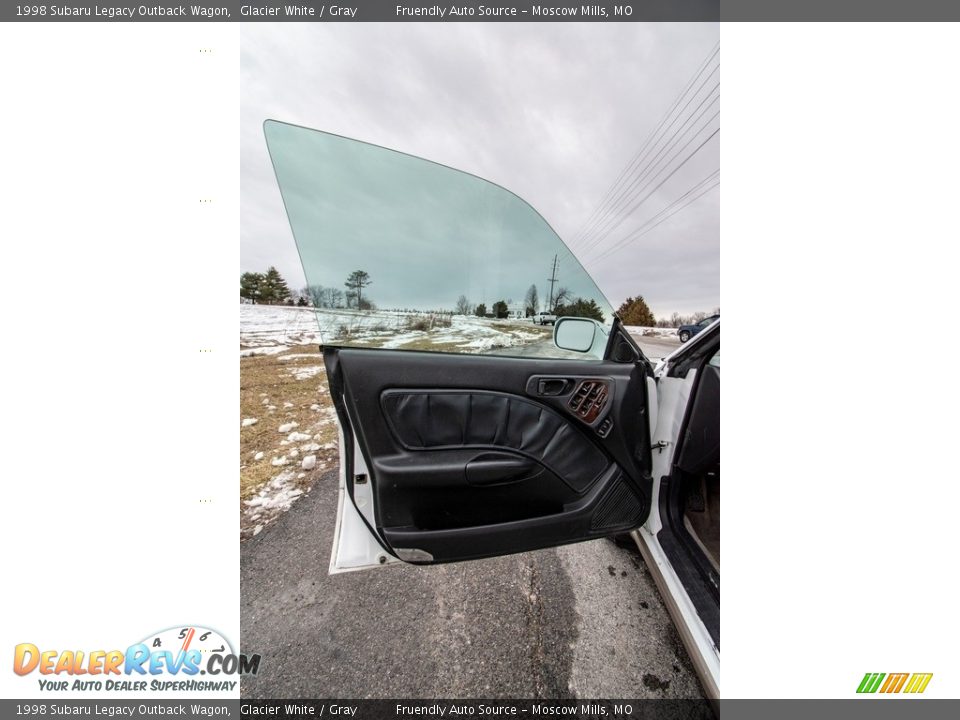 1998 Subaru Legacy Outback Wagon Glacier White / Gray Photo #21