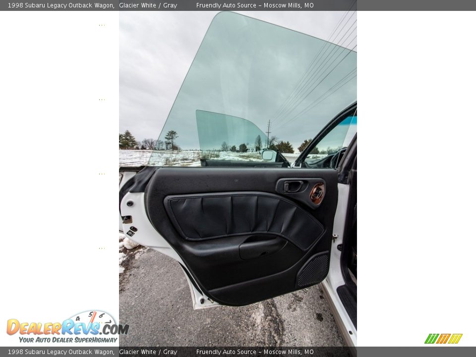 1998 Subaru Legacy Outback Wagon Glacier White / Gray Photo #23