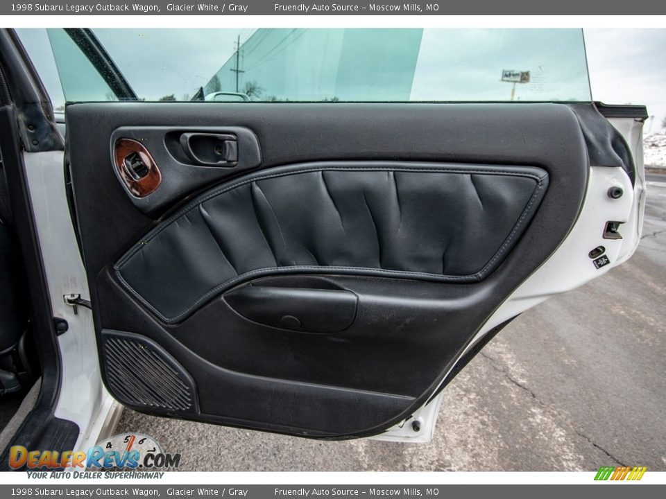1998 Subaru Legacy Outback Wagon Glacier White / Gray Photo #26
