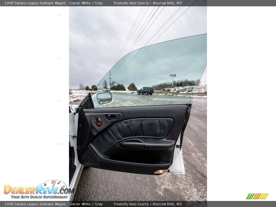 1998 Subaru Legacy Outback Wagon Glacier White / Gray Photo #27