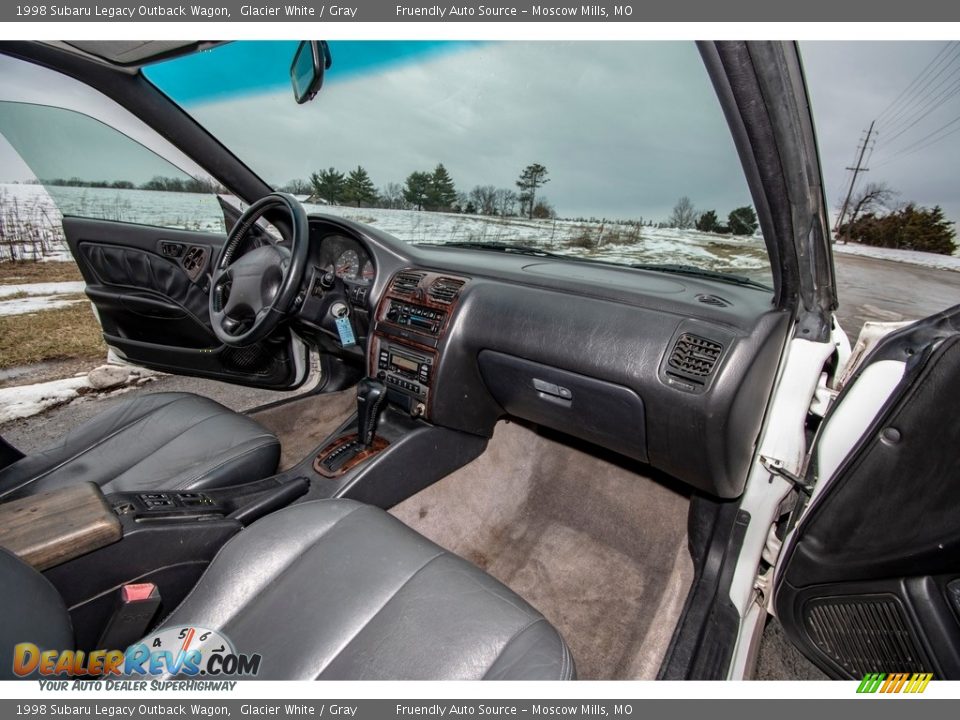 1998 Subaru Legacy Outback Wagon Glacier White / Gray Photo #30