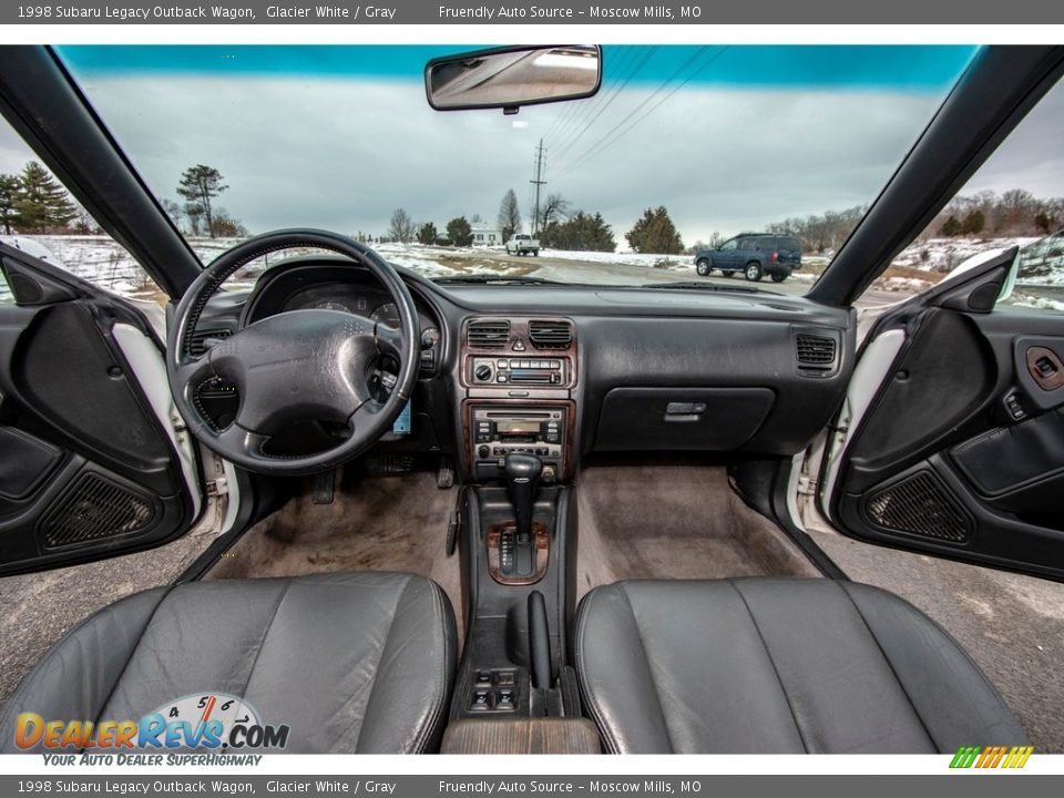 1998 Subaru Legacy Outback Wagon Glacier White / Gray Photo #31