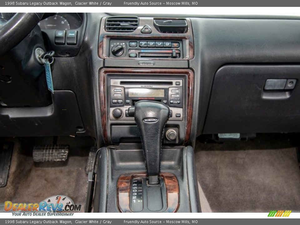 1998 Subaru Legacy Outback Wagon Glacier White / Gray Photo #32
